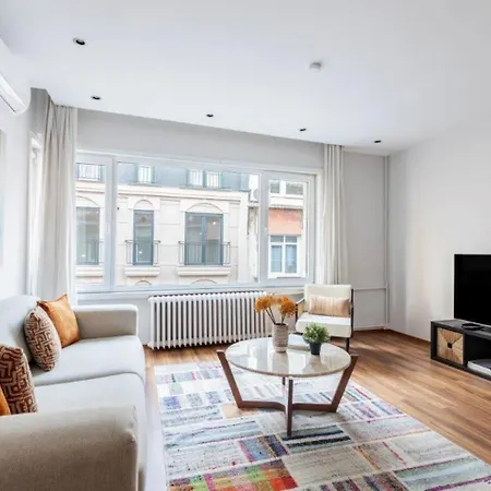 Spacious Modern 4-bed2bath Oasis! #370