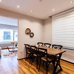 Lejlighed Spacious Modern 4-bed2bath Oasis! #370 Istanbul