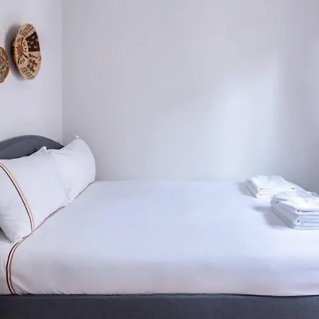 Spacious Modern 4-bed2bath Oasis! #370 Appartamento *