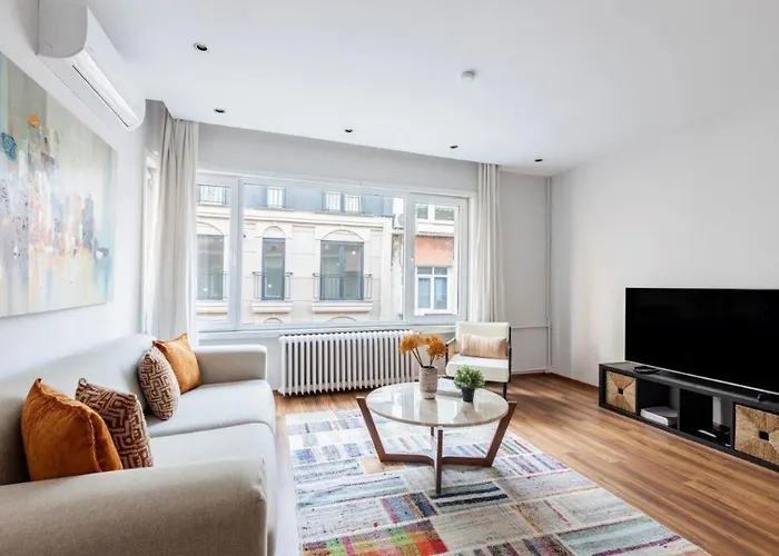 Spacious Modern 4-bed2bath Oasis! #370 *