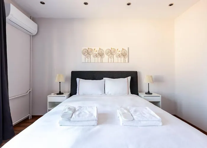 Spacious Modern 4-bed2bath Oasis! #370