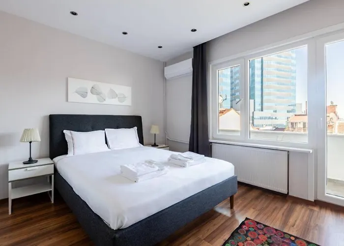 Spacious Modern 4-bed2bath Oasis! #370 Appartamento *