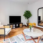 Spacious Modern 4-bed2bath Oasis! #370 شقة اسطنبول