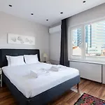 Spacious Modern 4-bed2bath Oasis! #370 شقة *