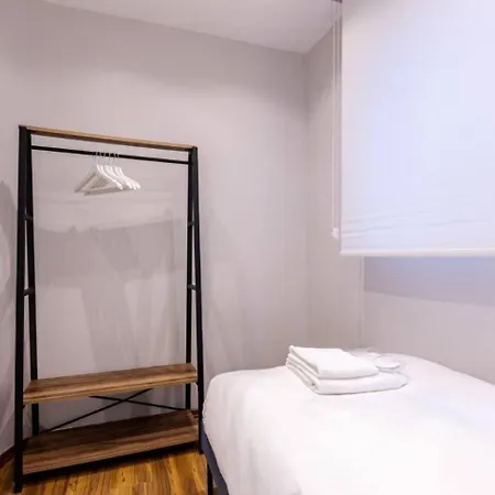 アパート Spacious Modern 4-bed2bath Oasis! #370 *