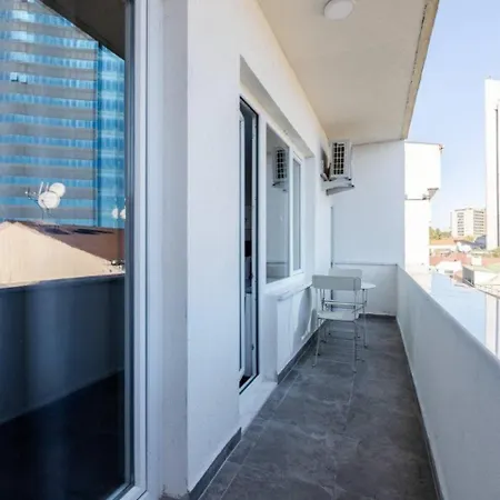 Spacious Modern 4-bed2bath Oasis! #370
