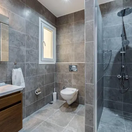 Spacious Modern 4-bed2bath Oasis! #370 アパート イスタンブール