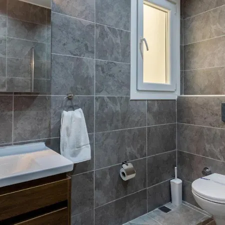 Spacious Modern 4-bed2bath Oasis! #370 * イスタンブール