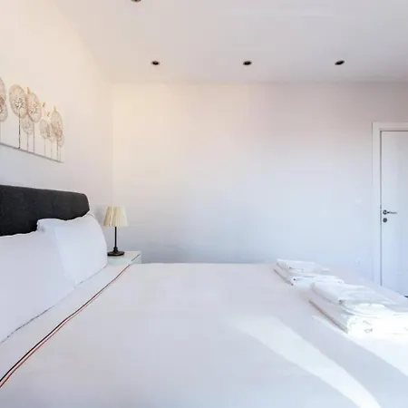 Spacious Modern 4-bed2bath Oasis! #370 Lejlighed