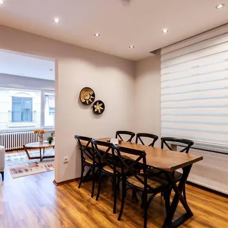 アパート Spacious Modern 4-bed2bath Oasis! #370 イスタンブール
