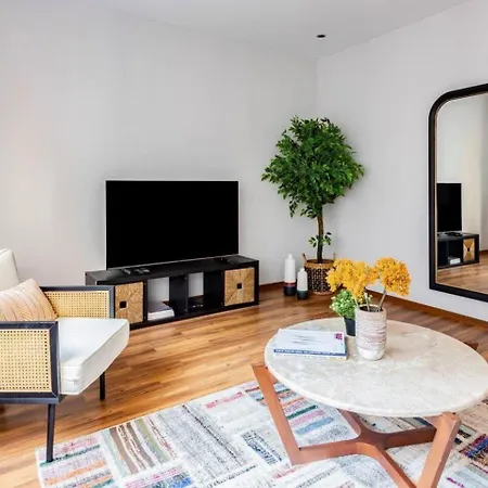 Spacious Modern 4-bed2bath Oasis! #370 Lejlighed Istanbul