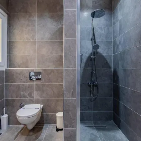 アパート Spacious Modern 4-bed2bath Oasis! #370 *
