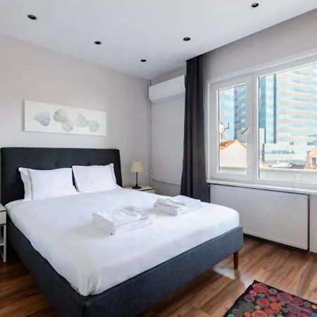 Spacious Modern 4-bed2bath Oasis! #370 アパート *