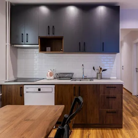 Spacious Modern 4-bed2bath Oasis! #370 * イスタンブール