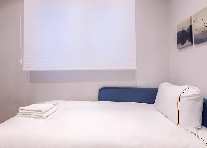 Апартаменты Spacious Modern 4-bed2bath Oasis! #370