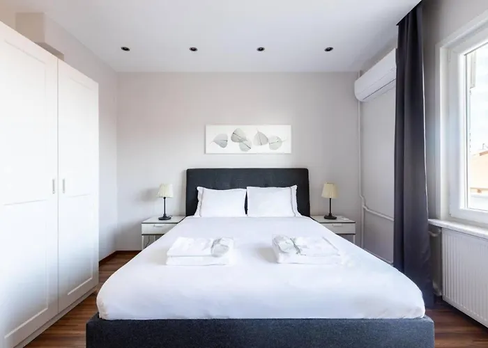 Апартаменты Spacious Modern 4-bed2bath Oasis! #370 Стамбул