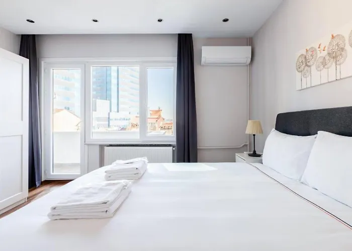 Spacious Modern 4-bed2bath Oasis! #370 Апартаменты