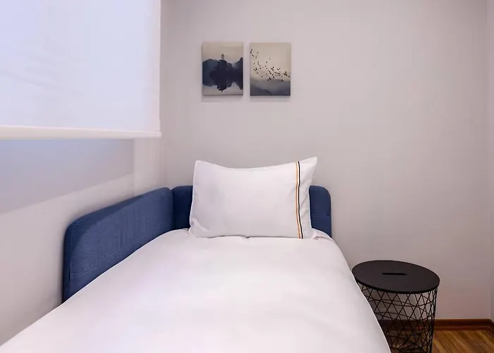 Апартаменты Spacious Modern 4-bed2bath Oasis! #370