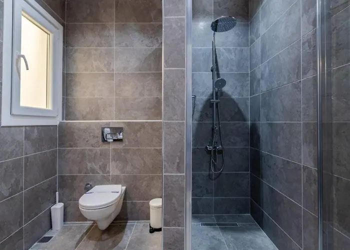 Апартаменты Spacious Modern 4-bed2bath Oasis! #370 *