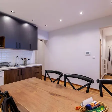 Spacious Modern 4-bed2bath Oasis! #370 Apartamento